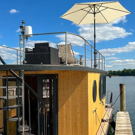 Hausboot Jawe Auf Der Kleinseenplatte Wustrow (Mecklenburg-Strelitz)
