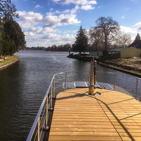 Hausboot Jawe Auf Der Kleinseenplatte Wustrow (Mecklenburg-Strelitz)