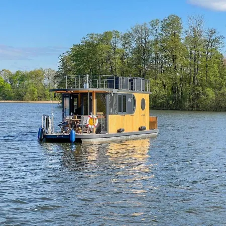 Hausboot Jawe Auf Der Kleinseenplatte Wustrow (Mecklenburg-Strelitz)