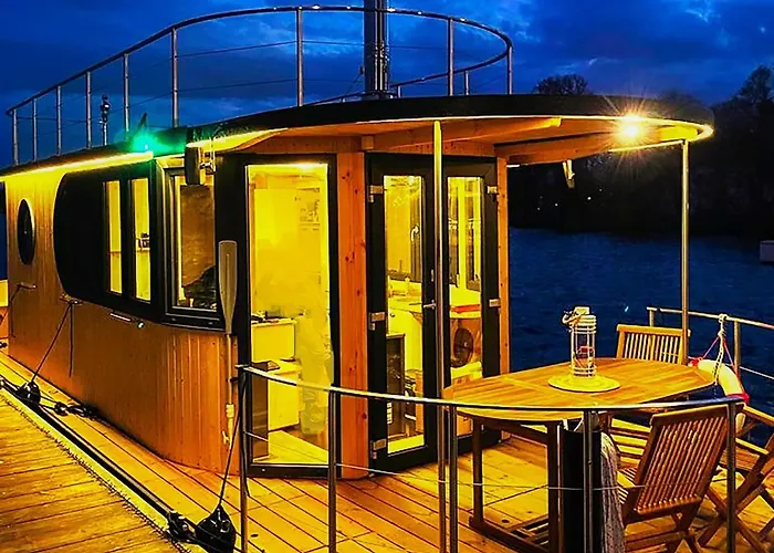 Hausboot Jawe Auf Der Kleinseenplatte Bådhotel