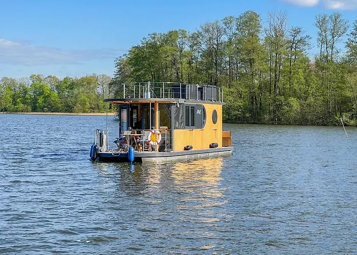 Hausboot Jawe Auf Der Kleinseenplatte Kleinzerlang