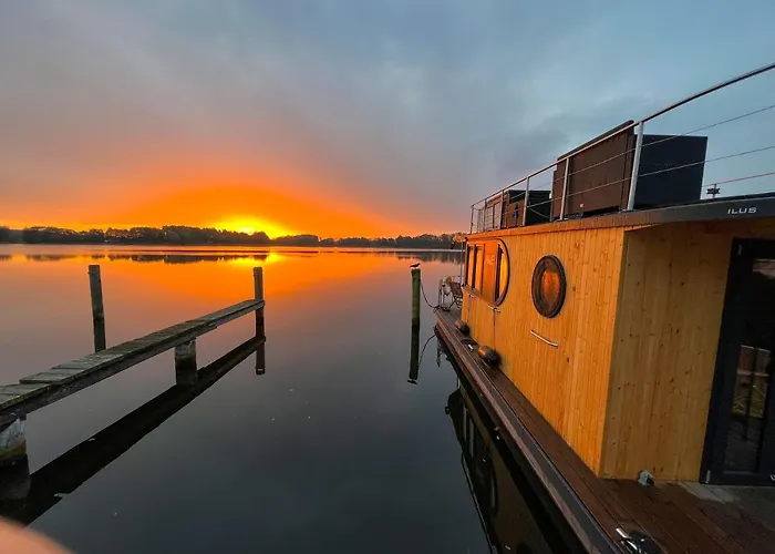 Hausboot Jawe Auf Der Kleinseenplatte