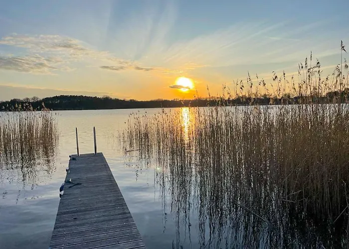 Hausboot Jawe Auf Der Kleinseenplatte Bådhotel Kleinzerlang