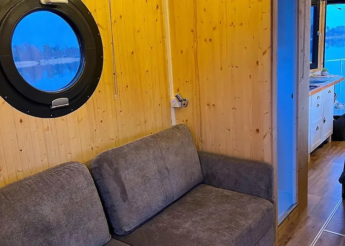 Hausboot Jawe Auf Der Kleinseenplatte Kleinzerlang