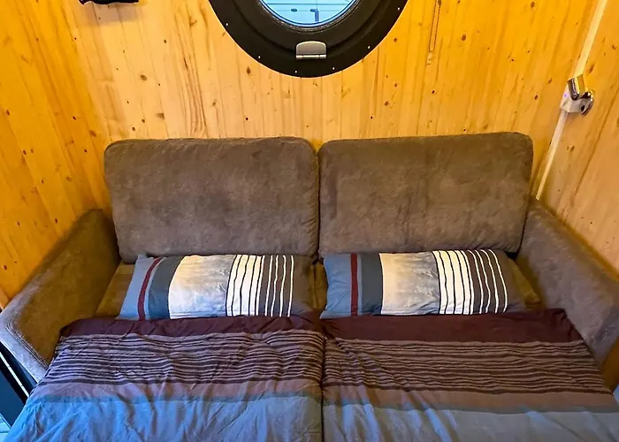 Hausboot Jawe Auf Der Kleinseenplatte *