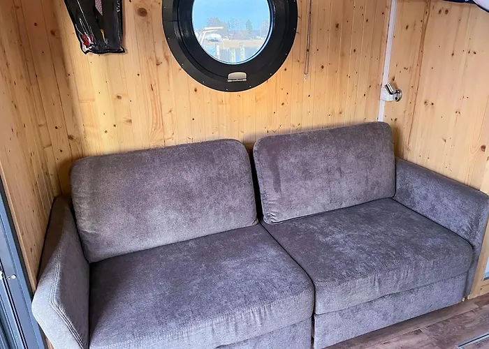 Hausboot Jawe Auf Der Kleinseenplatte Kleinzerlang